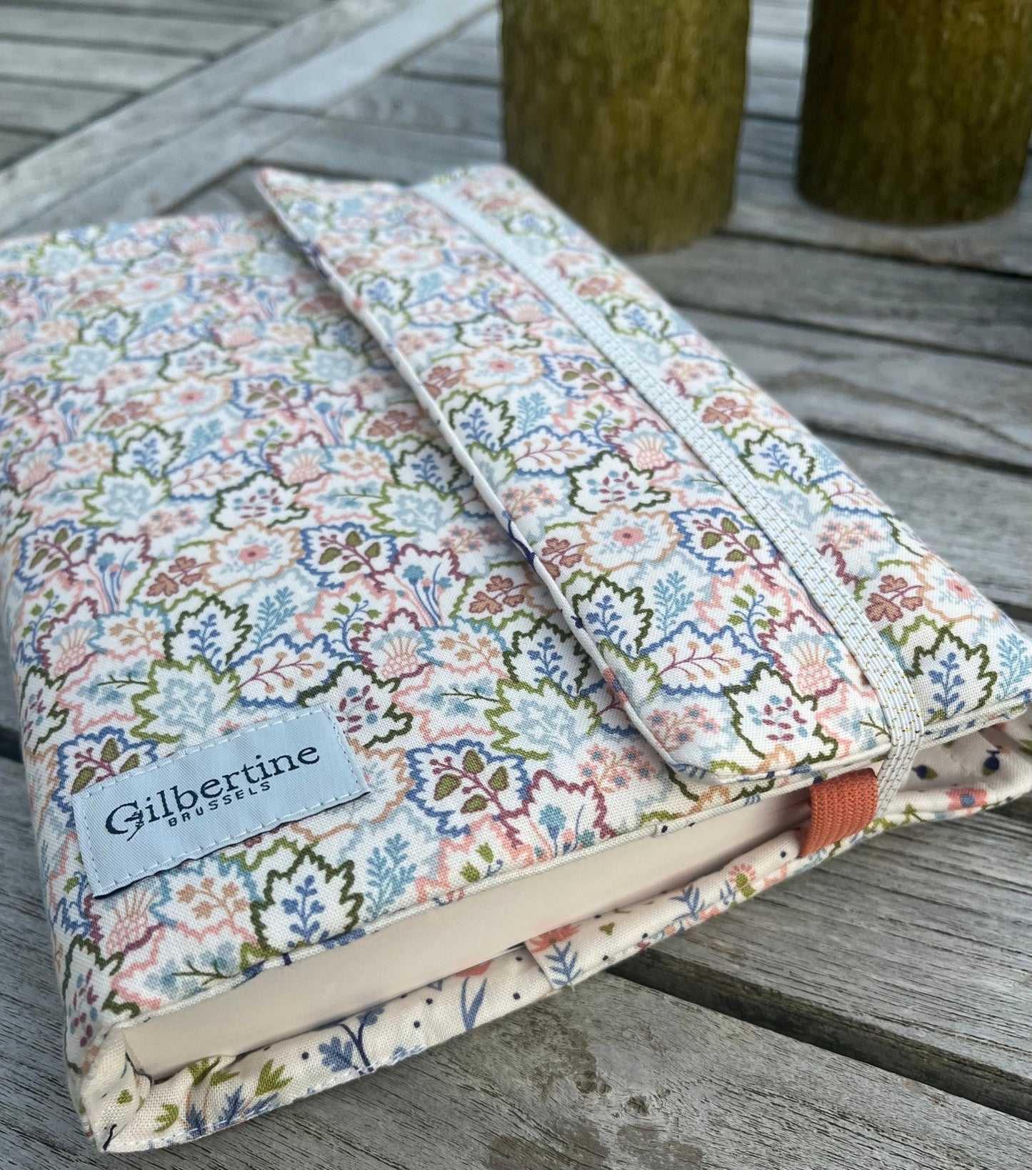 Couvre - Livre roman Lovely leaves - Gilbertine BrusselsGilbertine Brussels