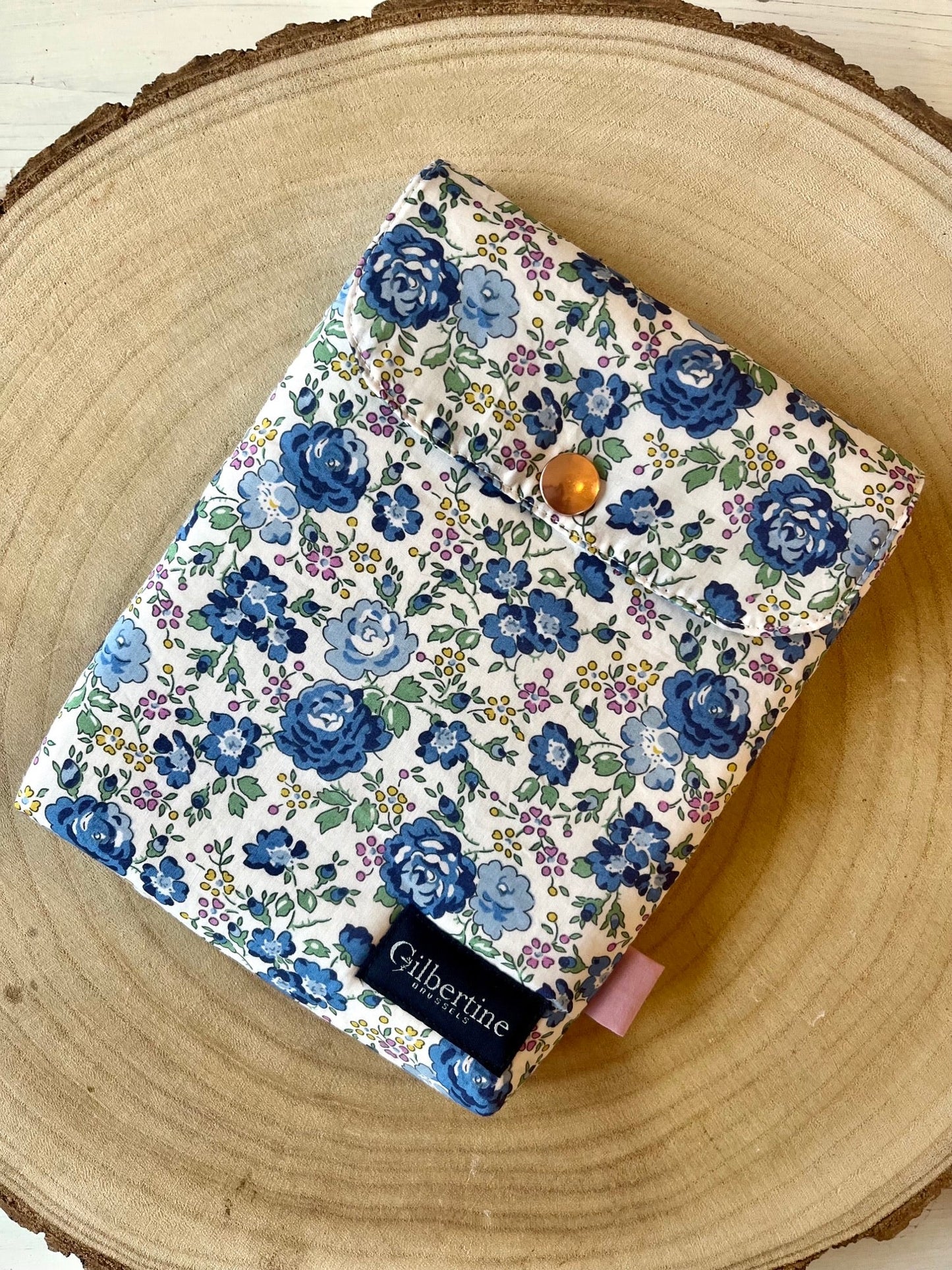 Pochette liseuse 6 pouces My Swedish grandma - Gilbertine BrusselsGilbertine Brussels