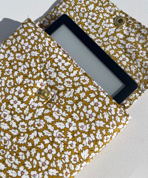 Pochette liseuse golden hour 6 pouces - Gilbertine BrusselsGilbertine Brussels