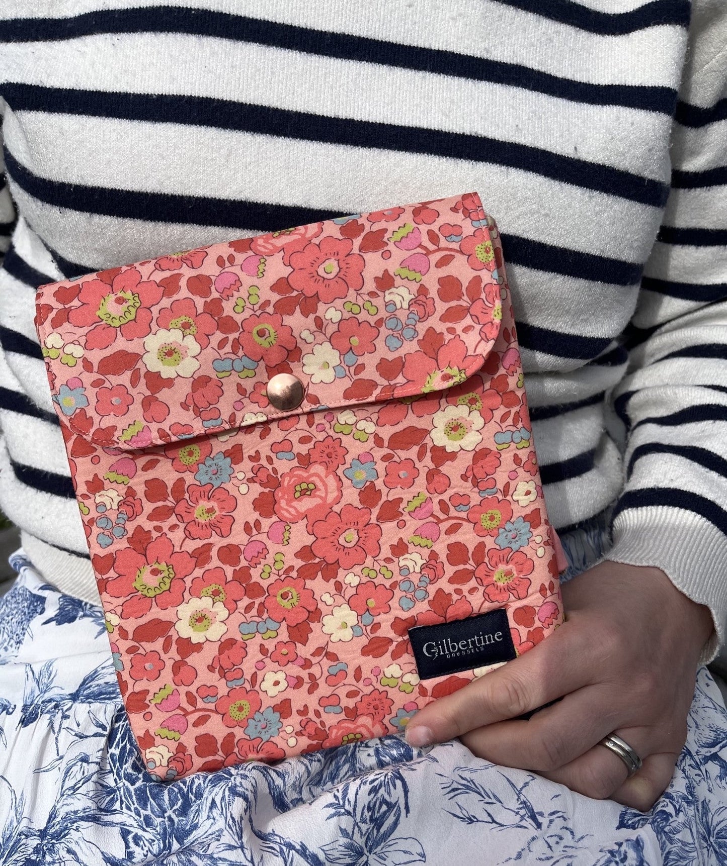 Pochette liseuse Peach sorbet 7 pouces - Gilbertine BrusselsGilbertine Brussels