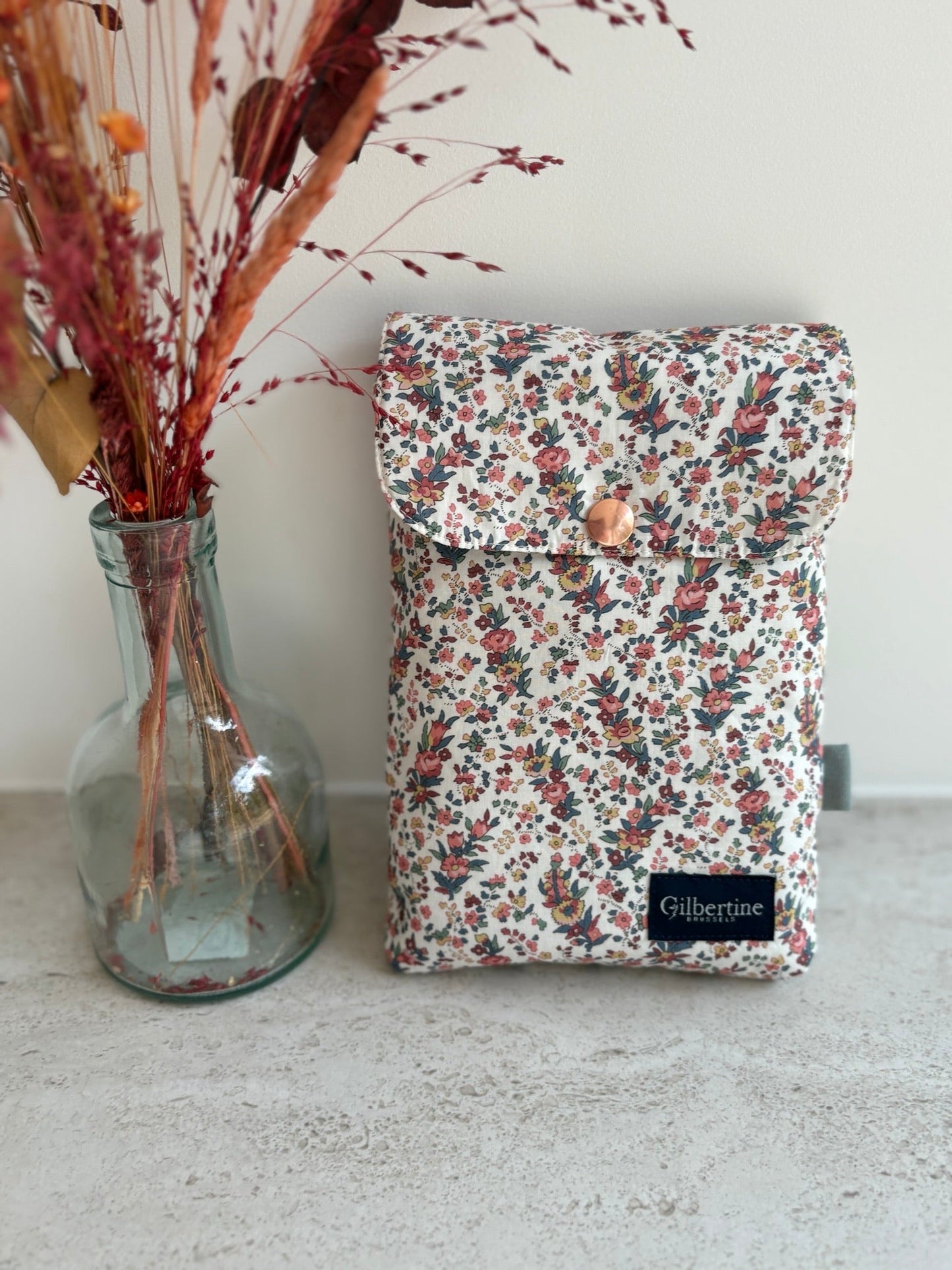 Pochette Livre de Poche Cathy's cupboard - Gilbertine BrusselsGilbertine Brussels