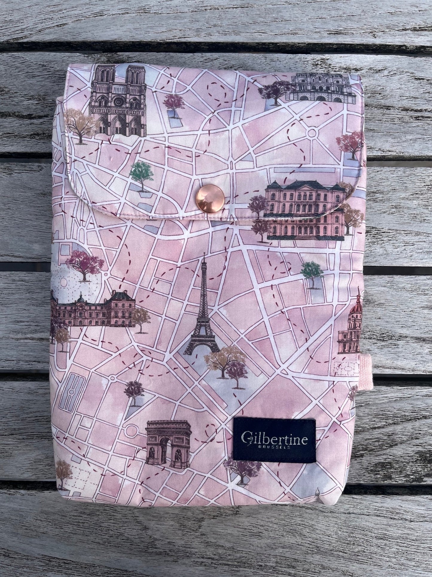 🏃Pochette Livre de Poche Justine in Paris - Gilbertine BrusselsGilbertine BrusselsPochette livre