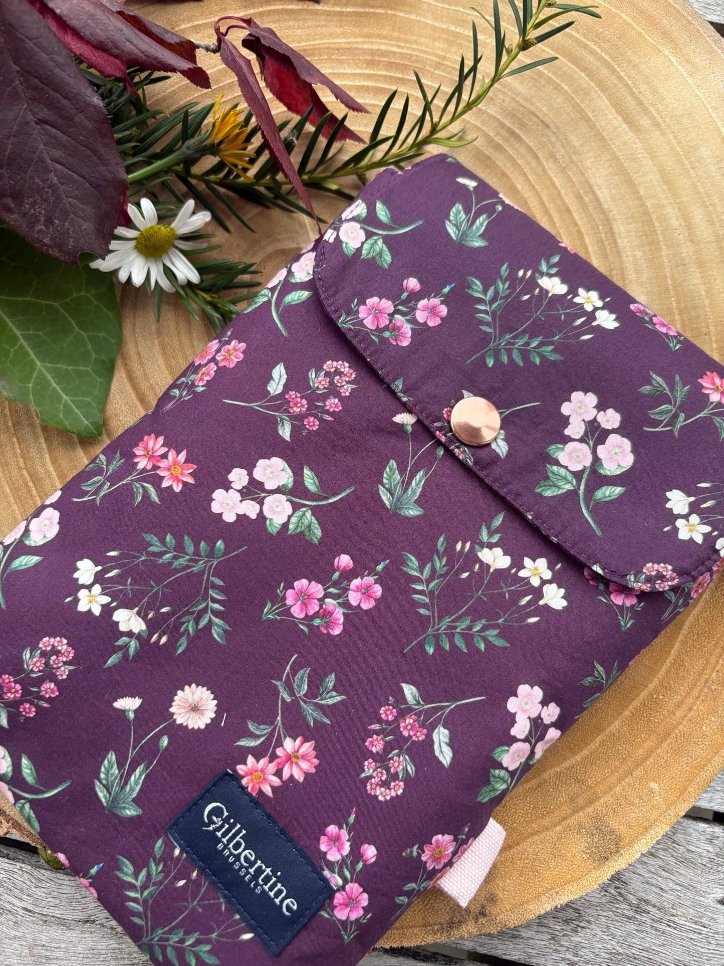 Pochette Livre de Poche Plum and cherry - Gilbertine BrusselsGilbertine Brussels