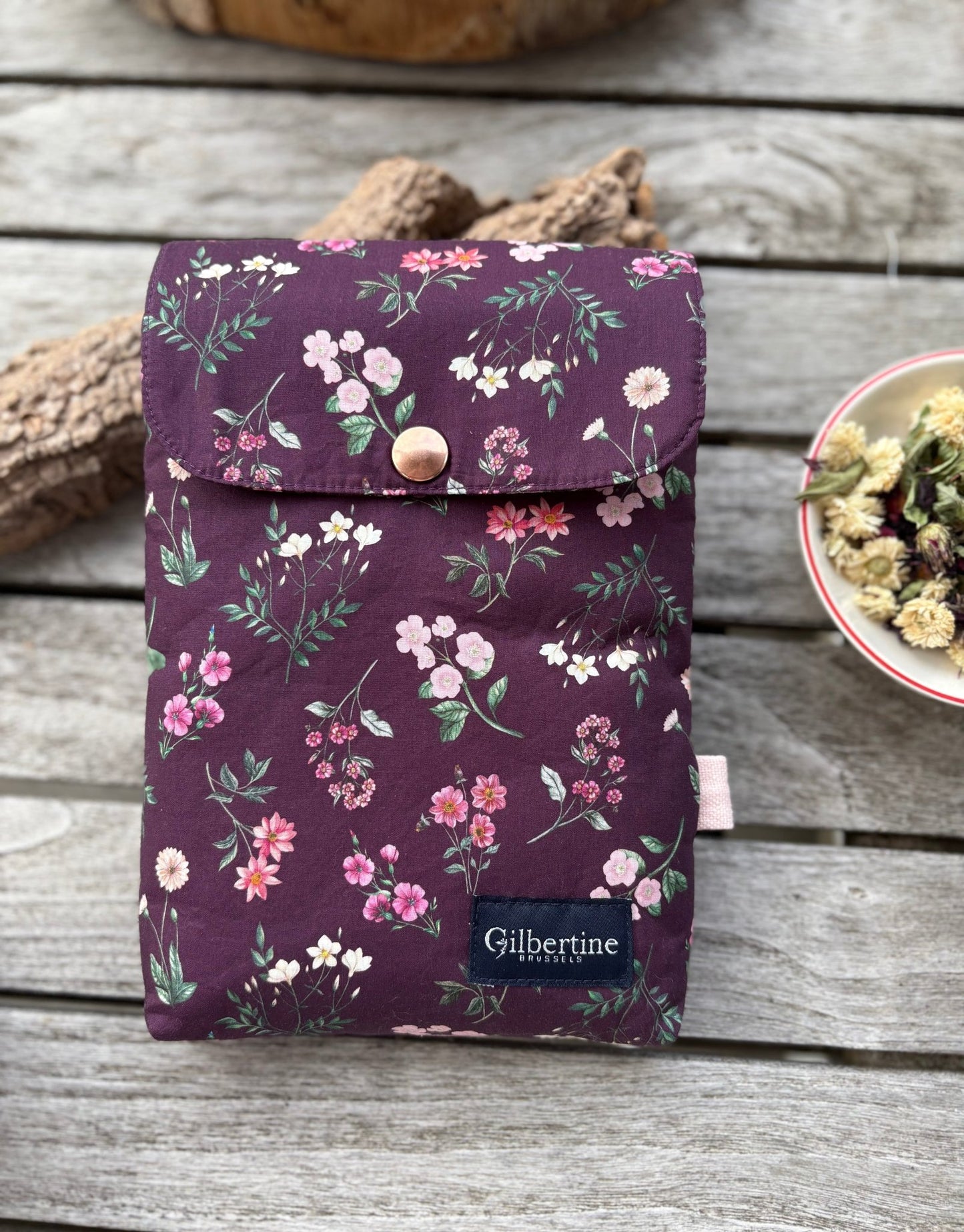 Pochette Livre de Poche Plum and cherry - Gilbertine BrusselsGilbertine Brussels