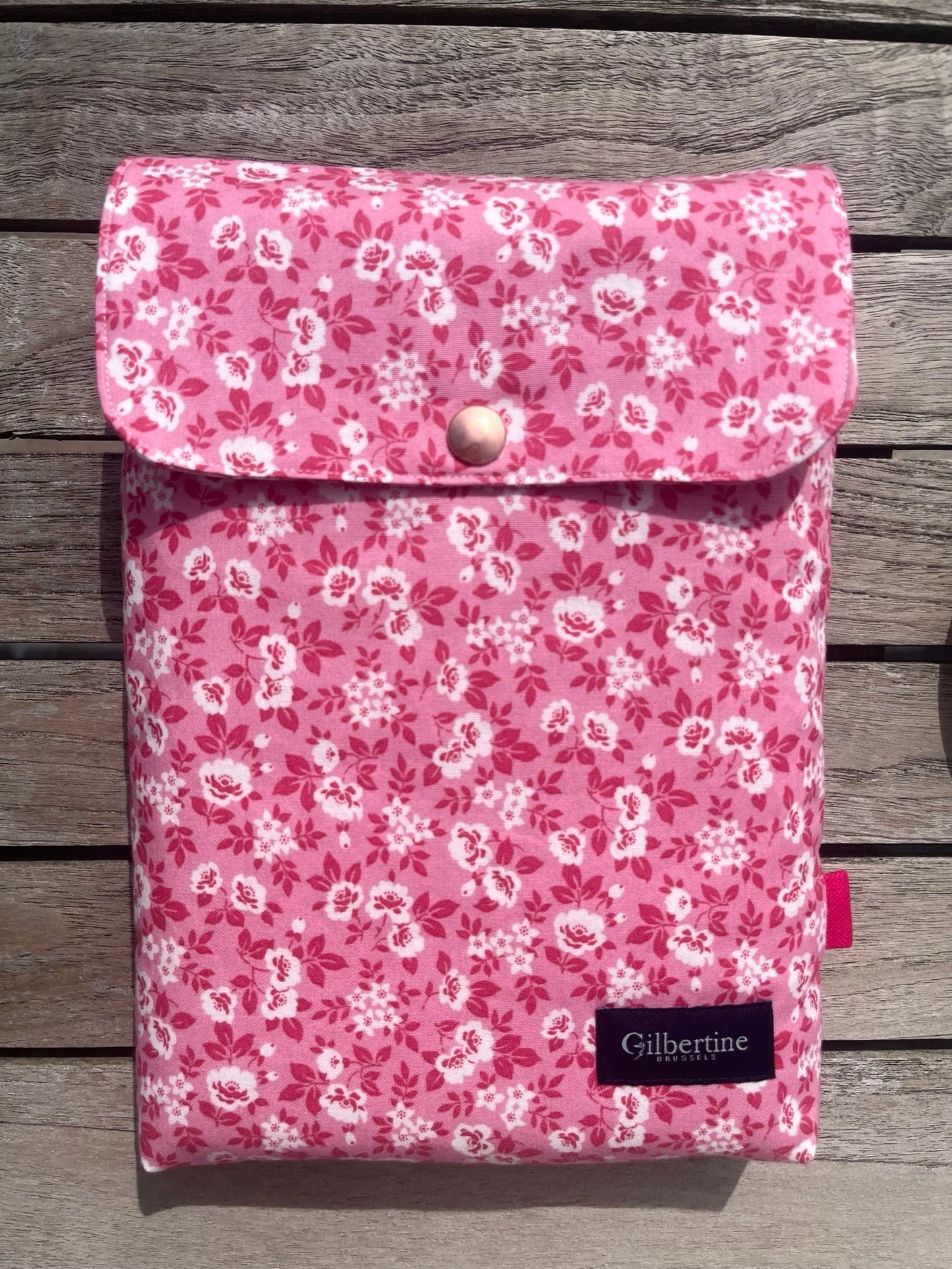 Pochette roman broché a cupcake with Rose 🌹 - Gilbertine BrusselsGilbertine BrusselsPochette livre