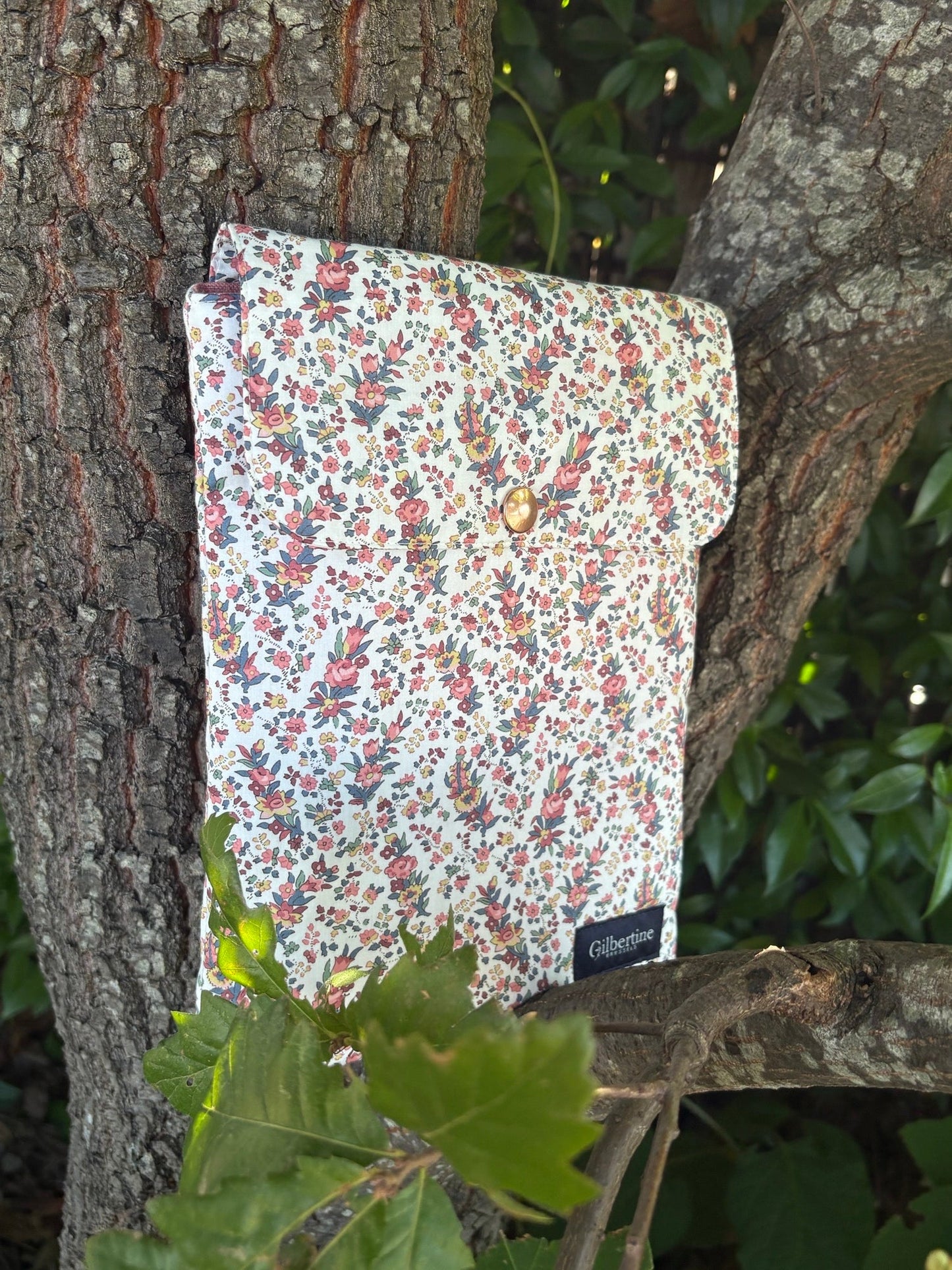 Pochette roman broché Cathy's cupboard - Gilbertine BrusselsGilbertine Brussels