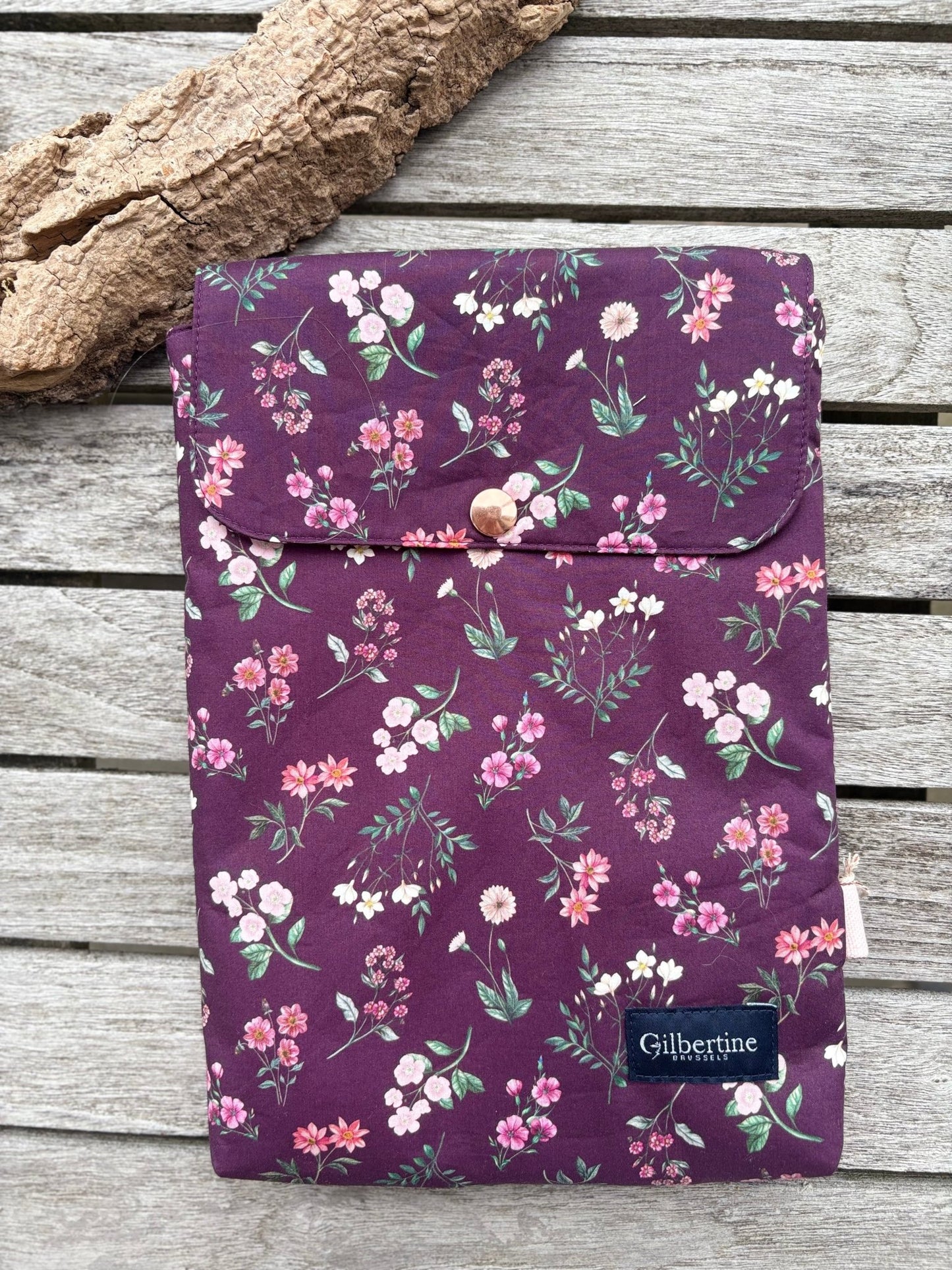 Pochette roman broché Plum and cherry - Gilbertine BrusselsGilbertine Brussels