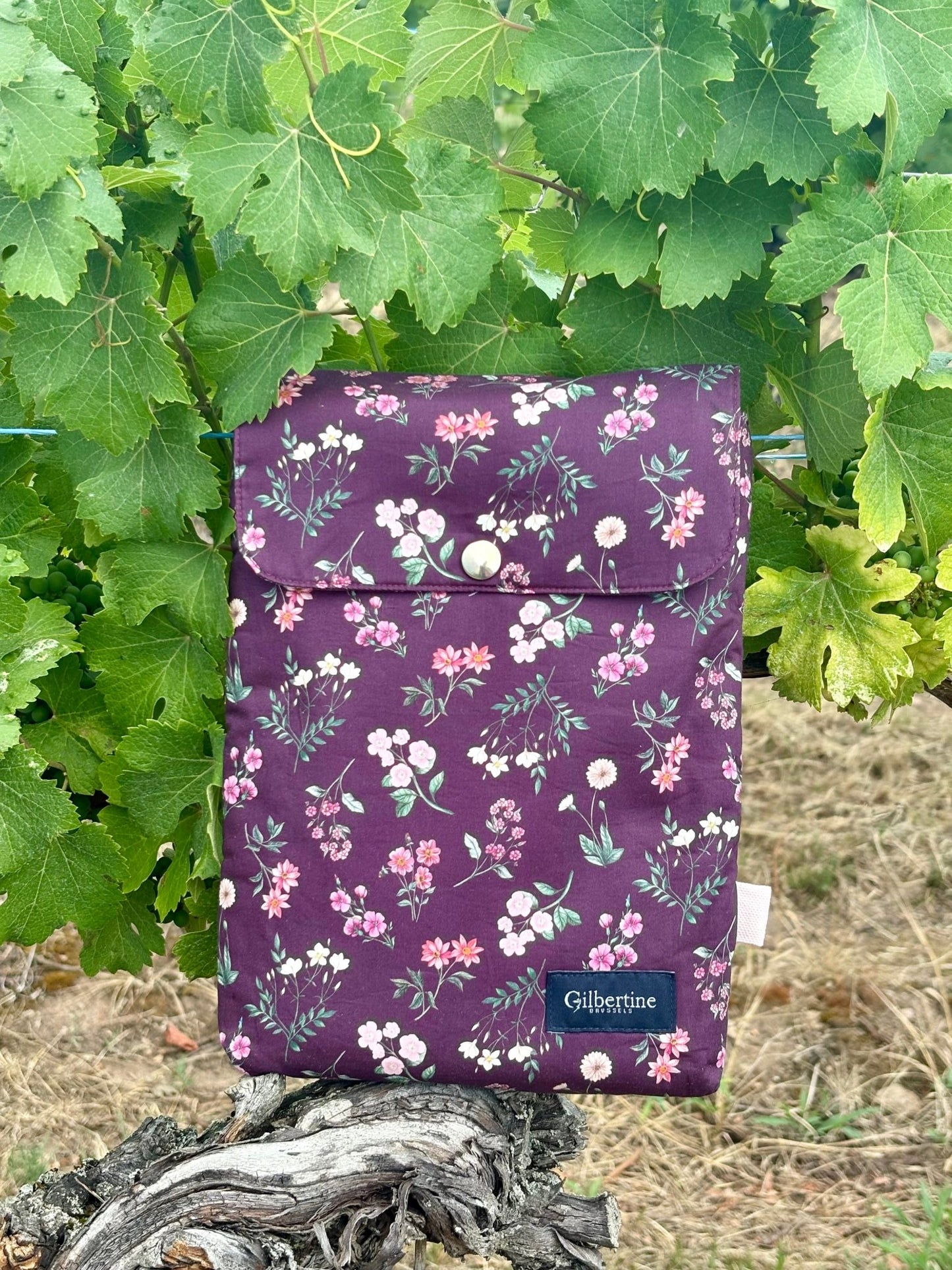 Pochette roman broché Plum and cherry - Gilbertine BrusselsGilbertine Brussels