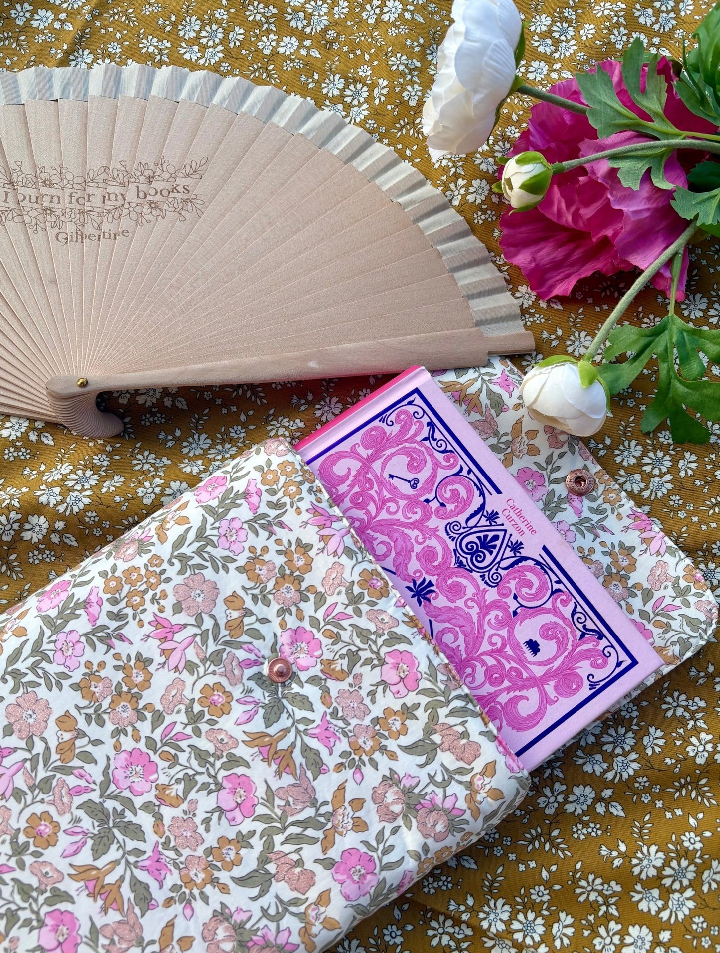 Pochette roman broché Say it with flowers - Gilbertine BrusselsGilbertine Brussels