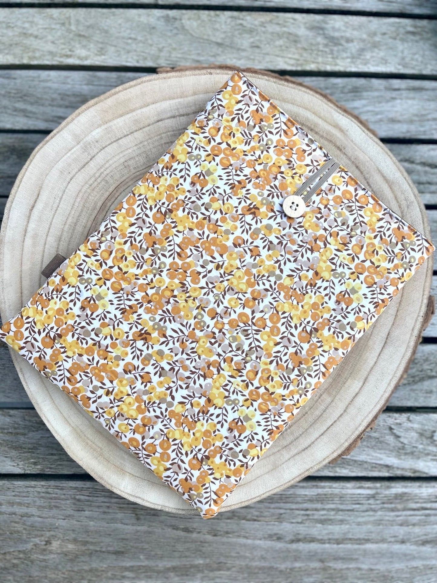 Pochette roman tablette sunkissed wheat - Gilbertine BrusselsGilbertine Brussels
