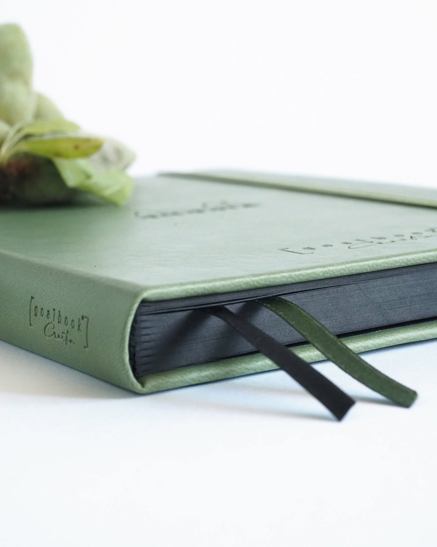 Carnet GOALBOOK Création Maya DOT Pages noires 120g - Gilbertine BrusselsGilbertine Brussels