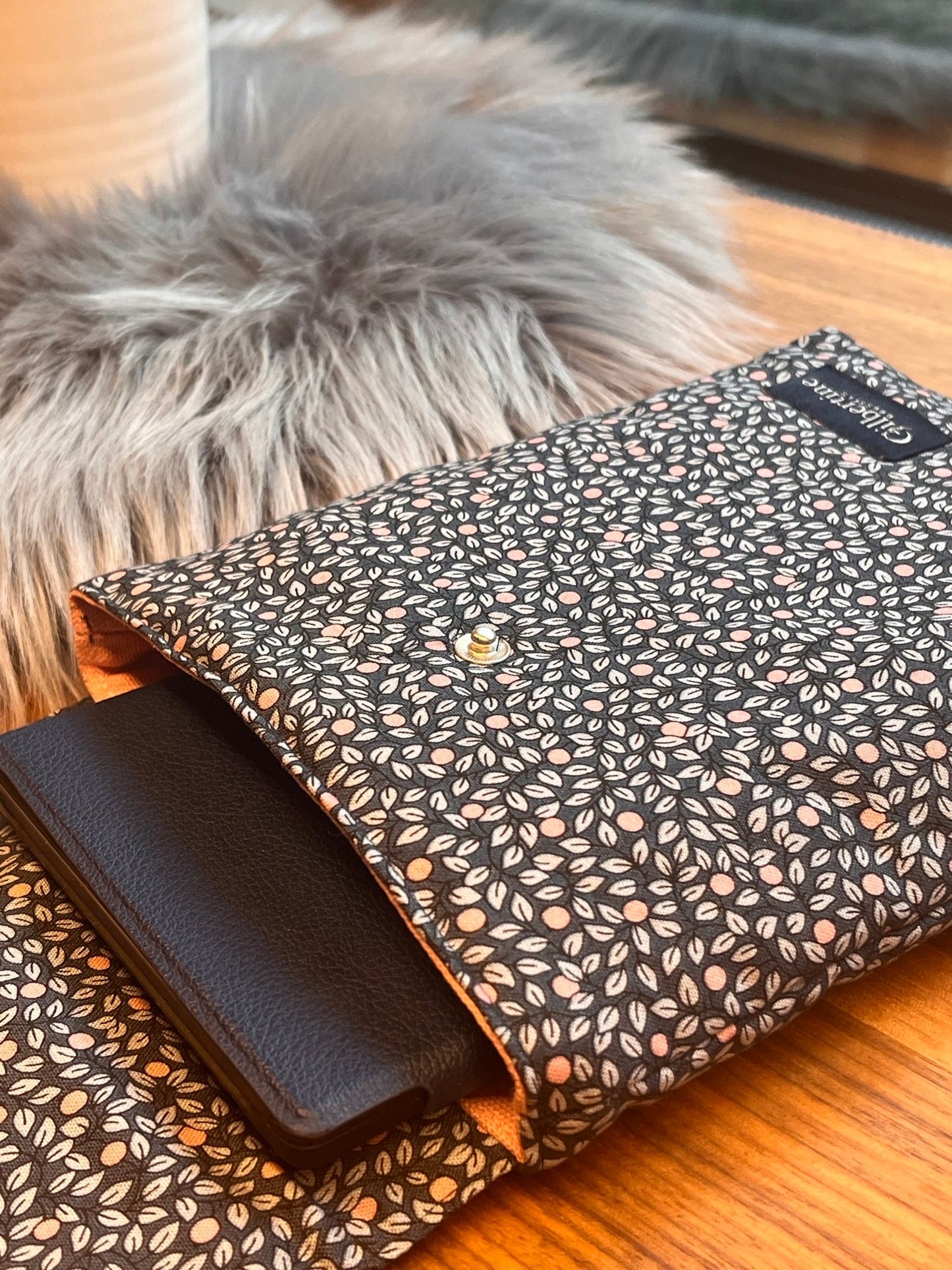F&M Pochette Livre de Poche Cosy Leaves - Gilbertine BrusselsGilbertine BrusselsPochette livre