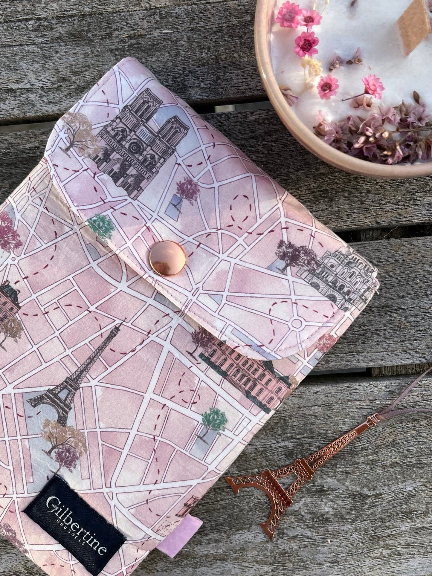 Pochette Liseuse Justine in Paris 6 pouces - Gilbertine BrusselsGilbertine Brusselspochette liseuse