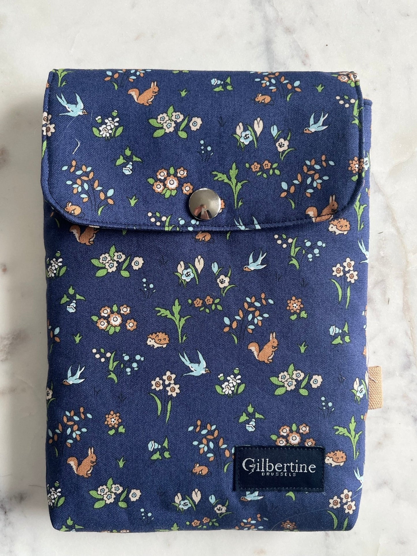 Pochette Livre de Poche Into the woods - Gilbertine BrusselsGilbertine Brussels