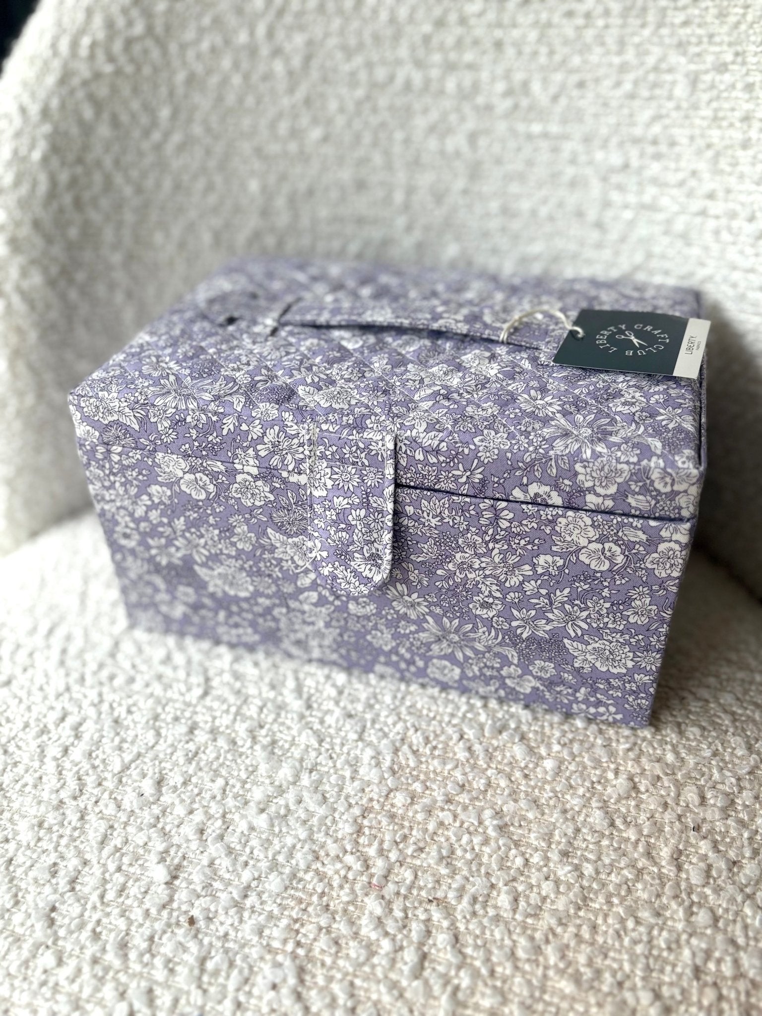 Boîte à couture en tissu Liberty ( lilas ) - Gilbertine BrusselsGilbertine Brussels