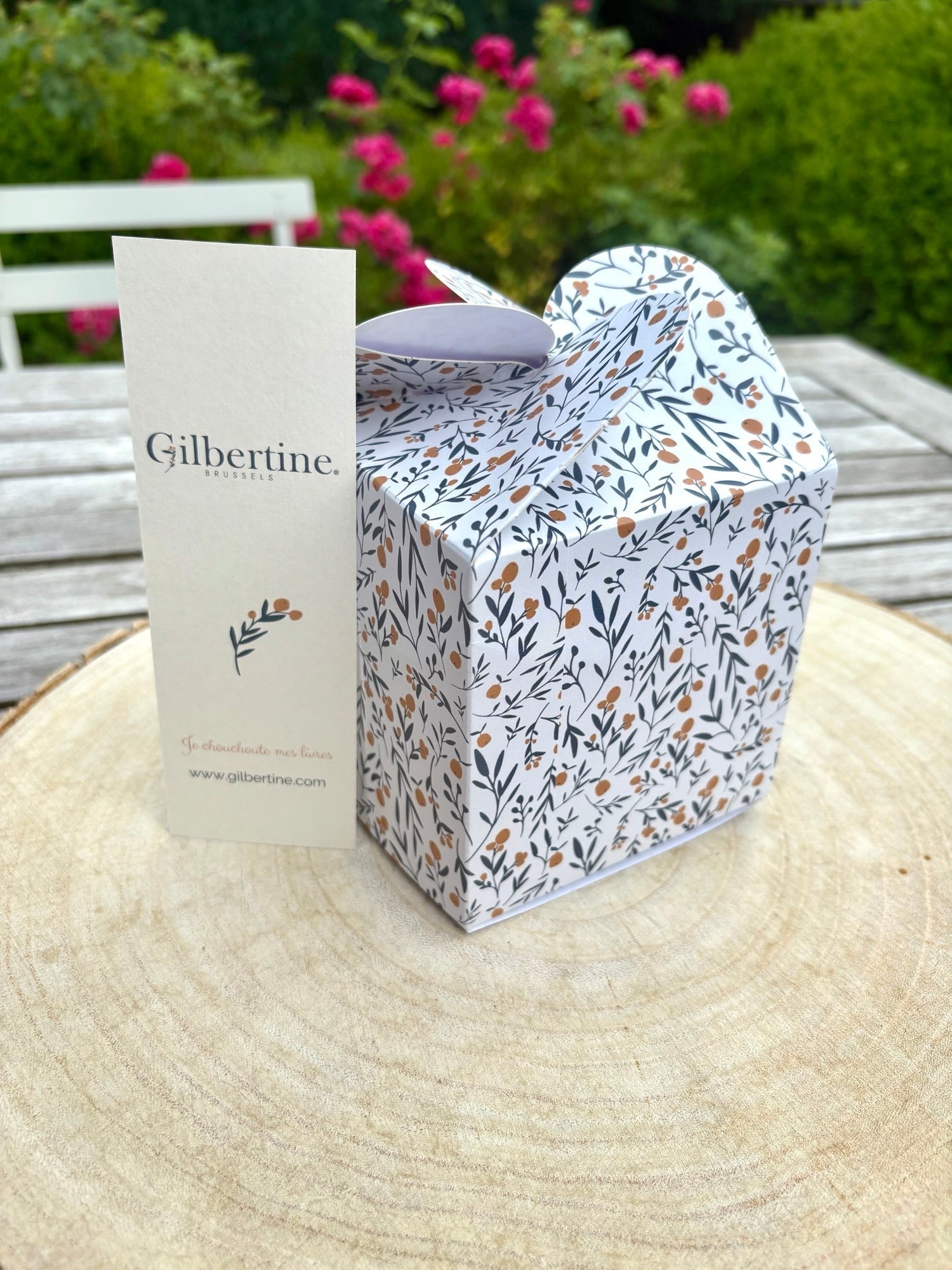 BOX Pétale Reading under the tree - Gilbertine BrusselsGilbertine BrusselsBox