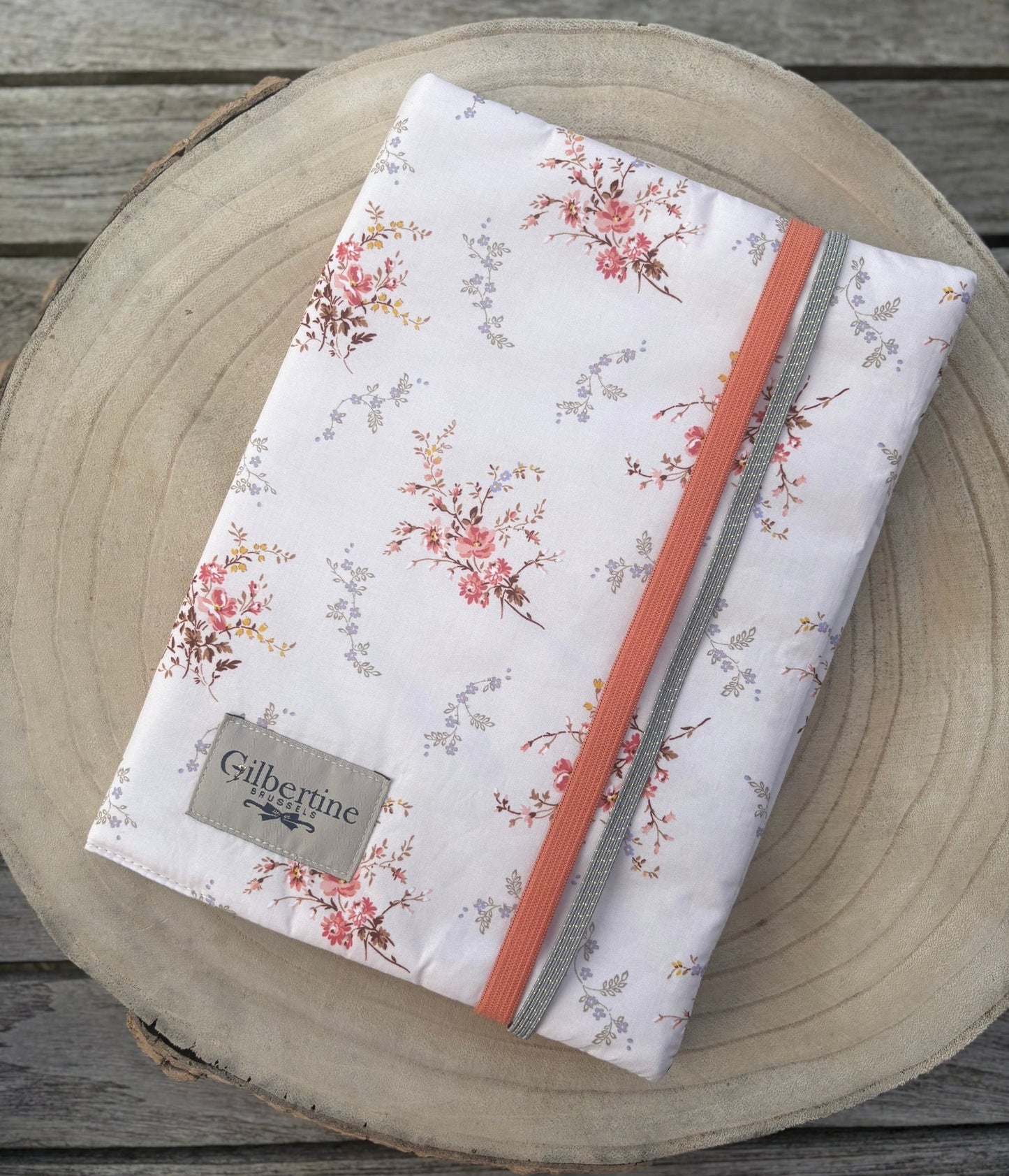 Couvre - livre roman broché Duchess [adaptable] - Gilbertine BrusselsGilbertine Brussels