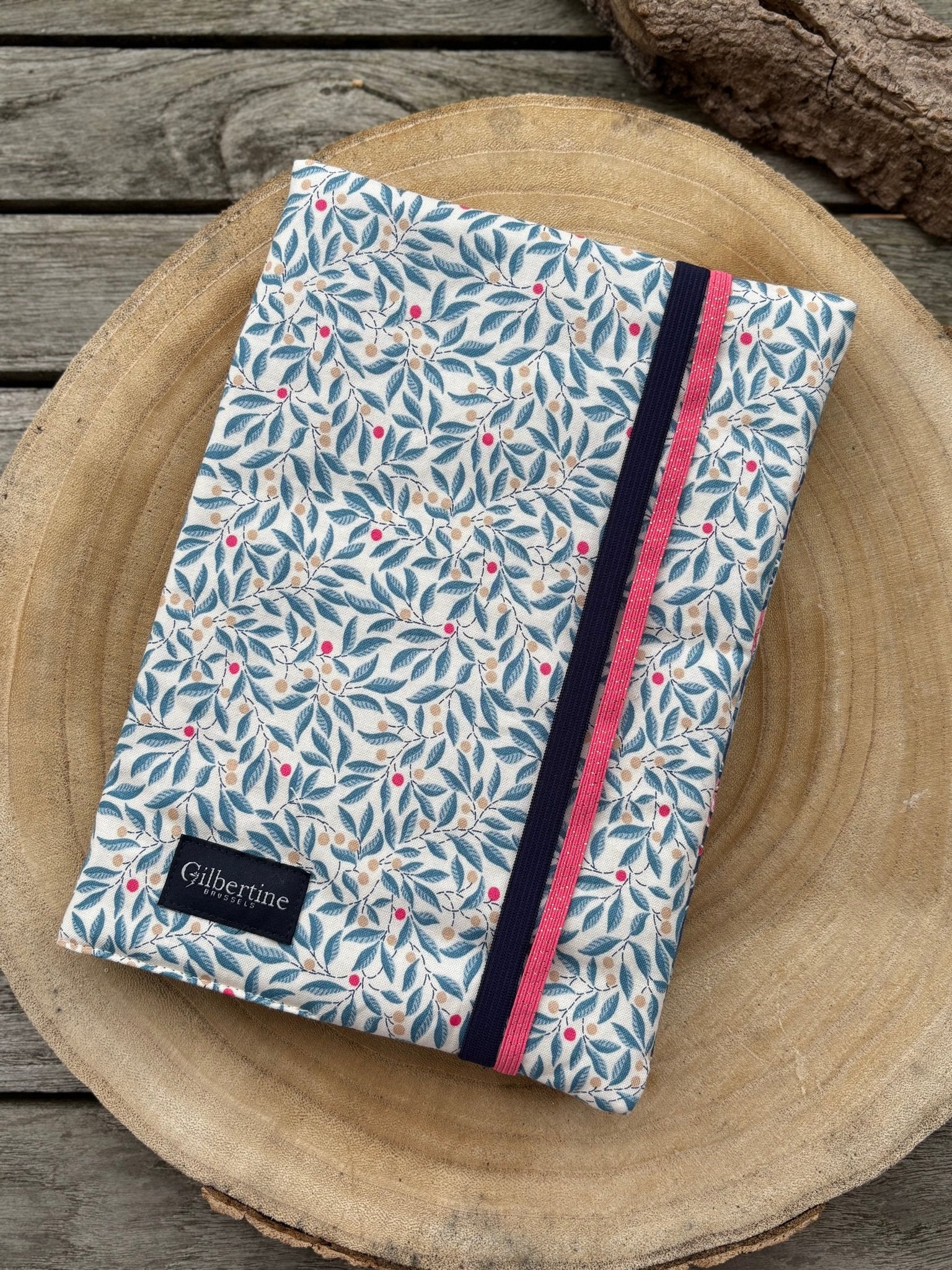 Couvre - livre roman broché Olive leafs - Gilbertine BrusselsGilbertine Brussels