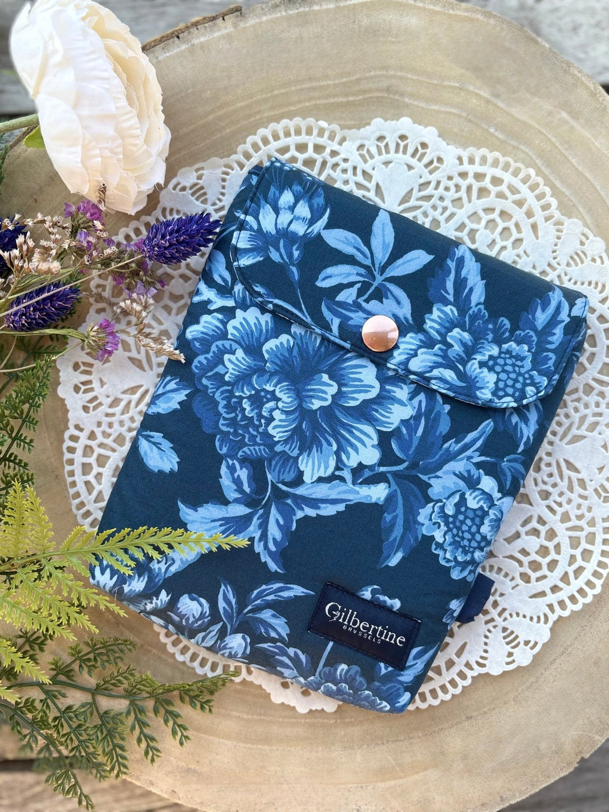 Pochette liseuse 6 pouces Princess of the waves - Gilbertine BrusselsGilbertine Brussels