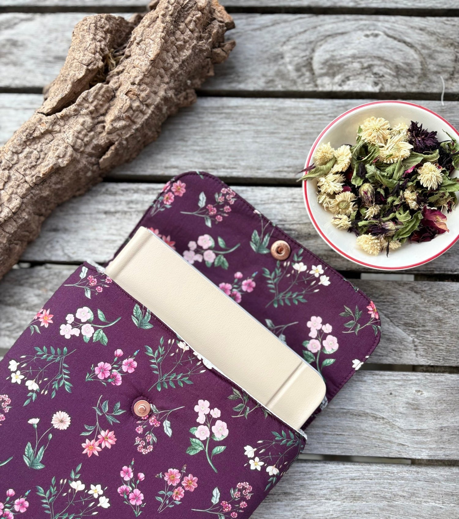 Pochette liseuse 7 pouces Plum and cherry - Gilbertine BrusselsGilbertine Brussels