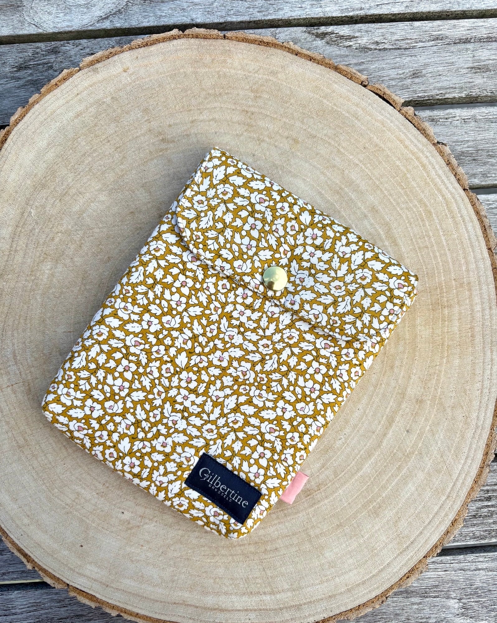 Pochette liseuse golden hour 6 pouces - Gilbertine BrusselsGilbertine Brussels