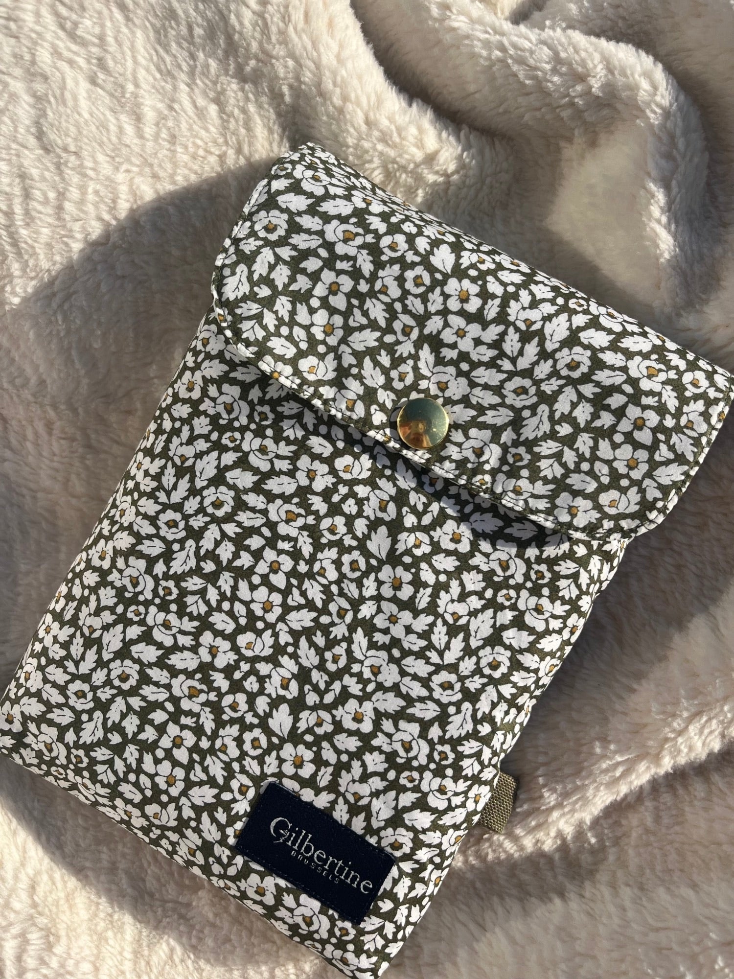 Pochette Livre de Poche forest walk - Gilbertine BrusselsGilbertine Brussels