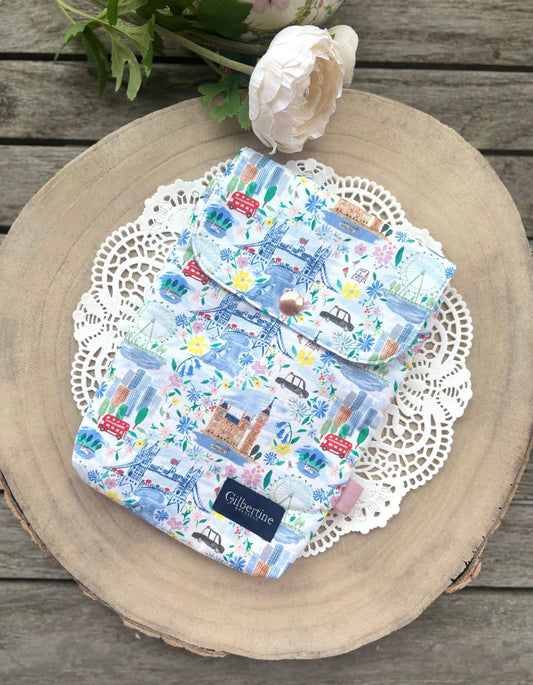 Pochette Livre de Poche London Calling 💂‍♀️ - Gilbertine BrusselsGilbertine Brussels