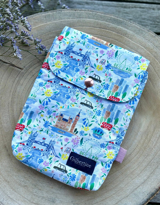 Pochette Livre de Poche London Calling 💂‍♀️ - Gilbertine BrusselsGilbertine Brussels