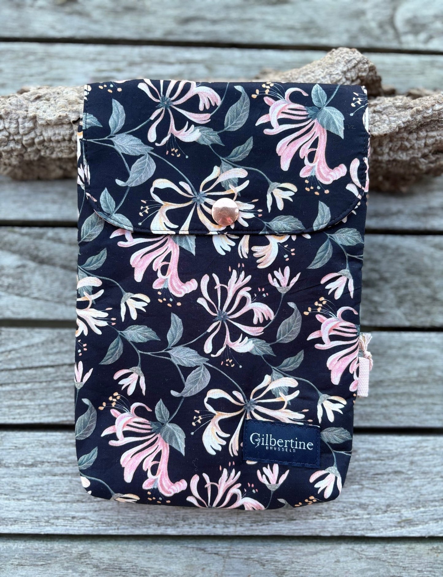 Pochette Livre de Poche Mellow Shadow - Gilbertine BrusselsGilbertine Brussels