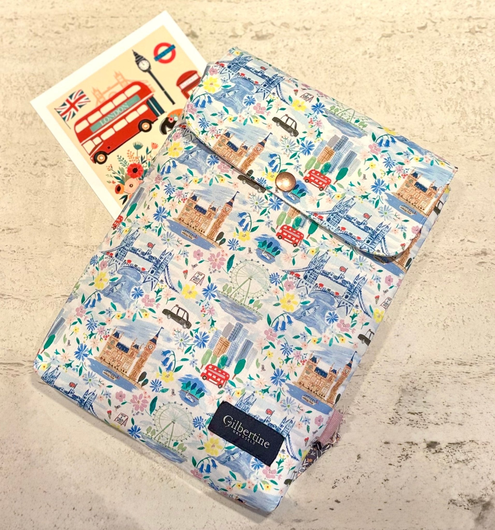 Pochette roman broché London calling 💂‍♀️ - Gilbertine BrusselsGilbertine Brussels