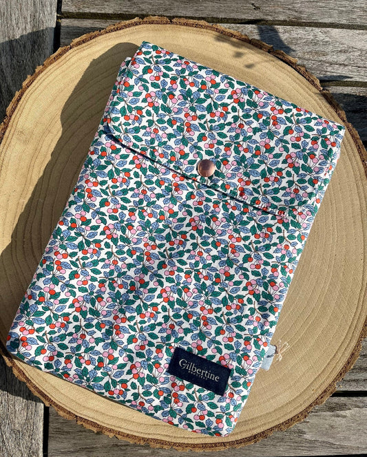 Pochette Roman broché 'Reading under the tree' - Gilbertine BrusselsGilbertine Brussels