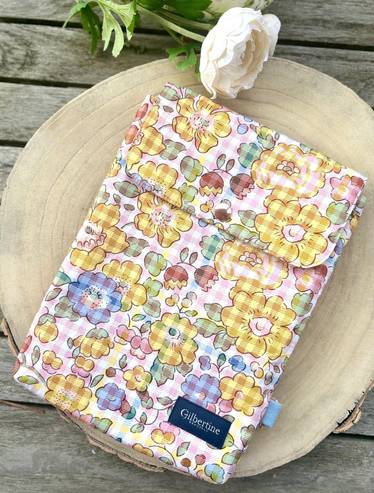 Pochette roman broché Sunny piazza☀️ - Gilbertine BrusselsGilbertine Brussels