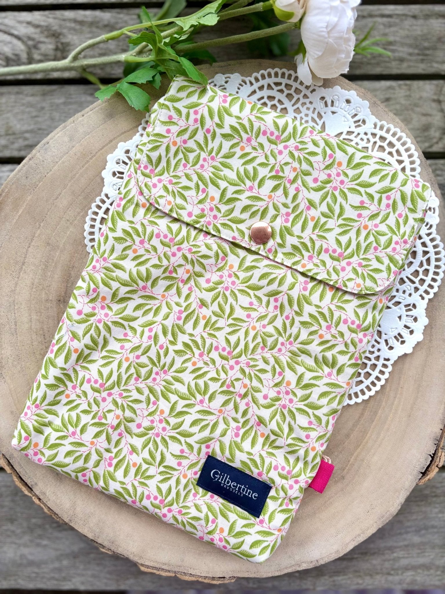 Pochette roman broché Under the olive tree 🫒 - Gilbertine BrusselsGilbertine Brussels