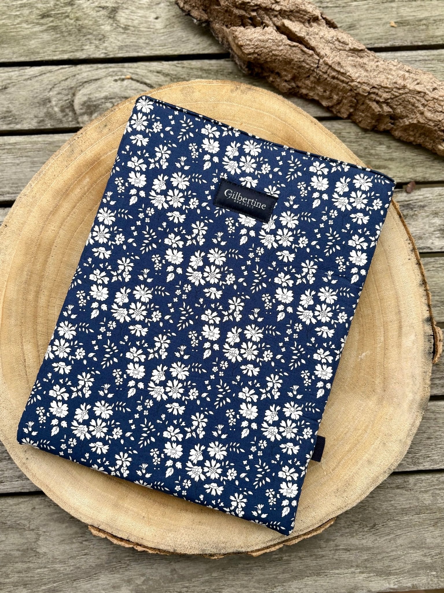 Pochette roman tablette Emilia - Gilbertine BrusselsGilbertine Brussels