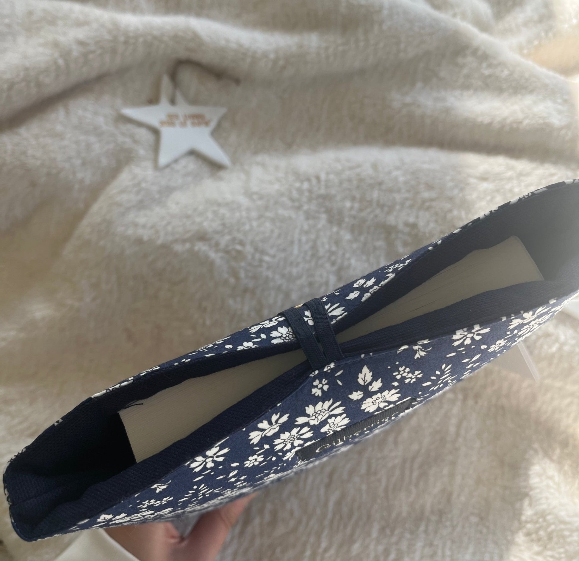 Pochette roman tablette Emilia - Gilbertine BrusselsGilbertine Brussels