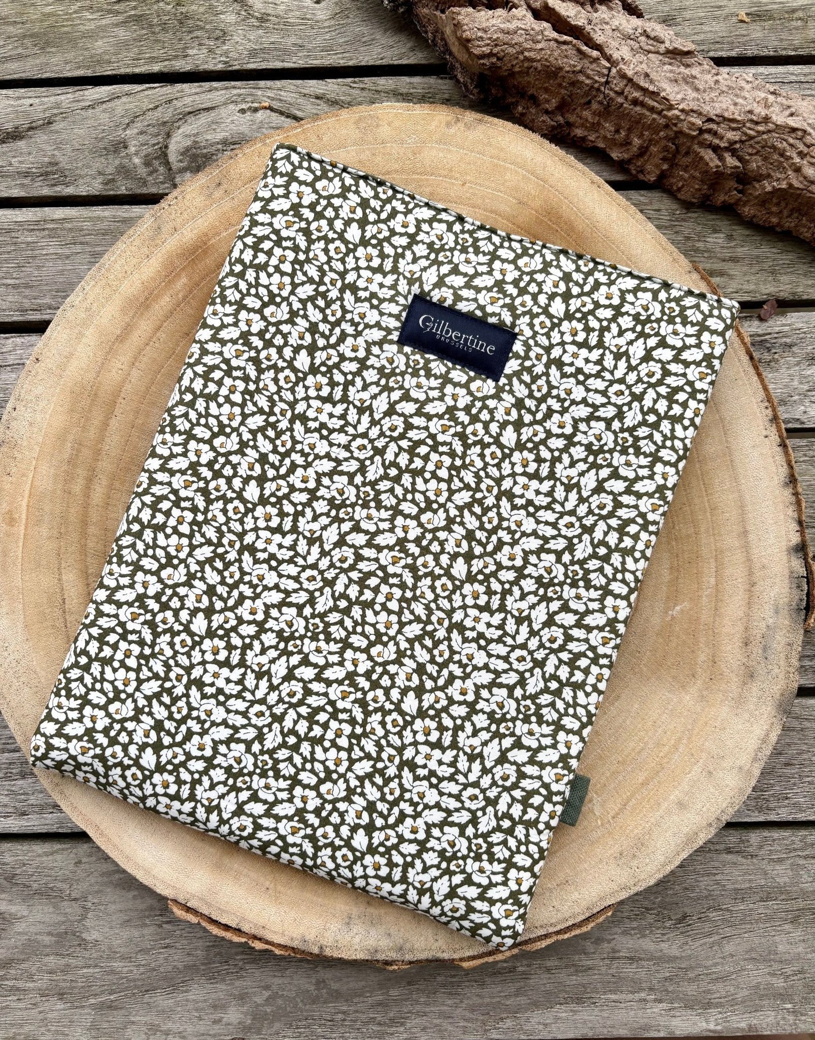 Pochette roman tablette Forest walk - Gilbertine BrusselsGilbertine Brussels