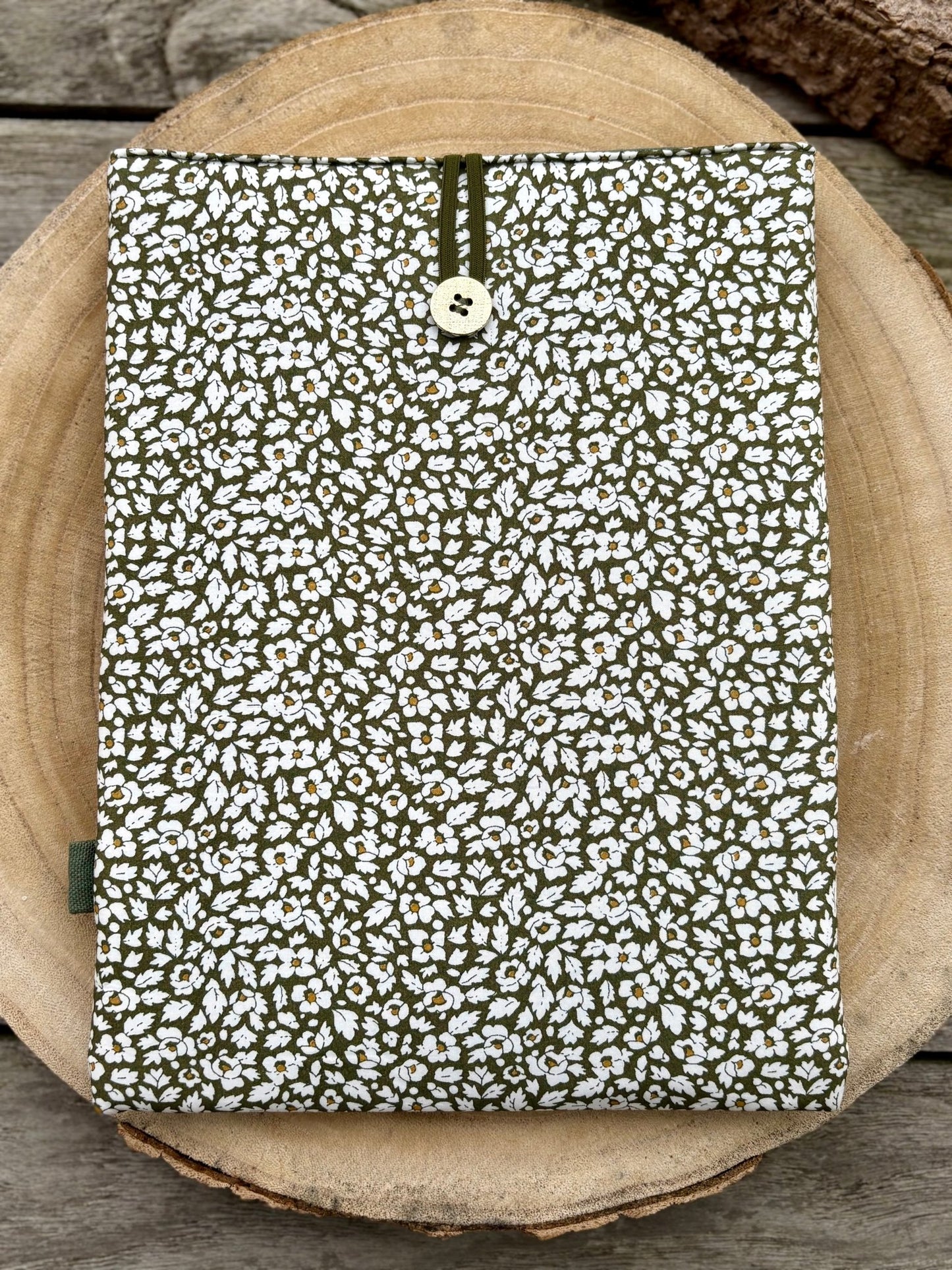 Pochette roman tablette Forest walk - Gilbertine BrusselsGilbertine Brussels