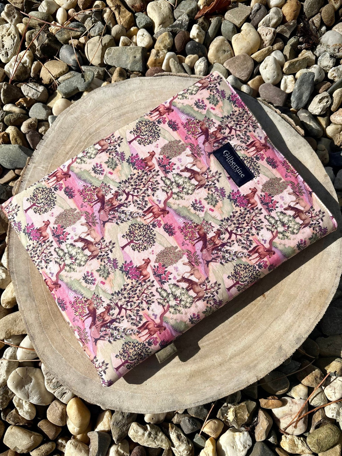 Pochette roman/tablette Enchanted Forest 🐎🌳 - Gilbertine BrusselsGilbertine Brussels