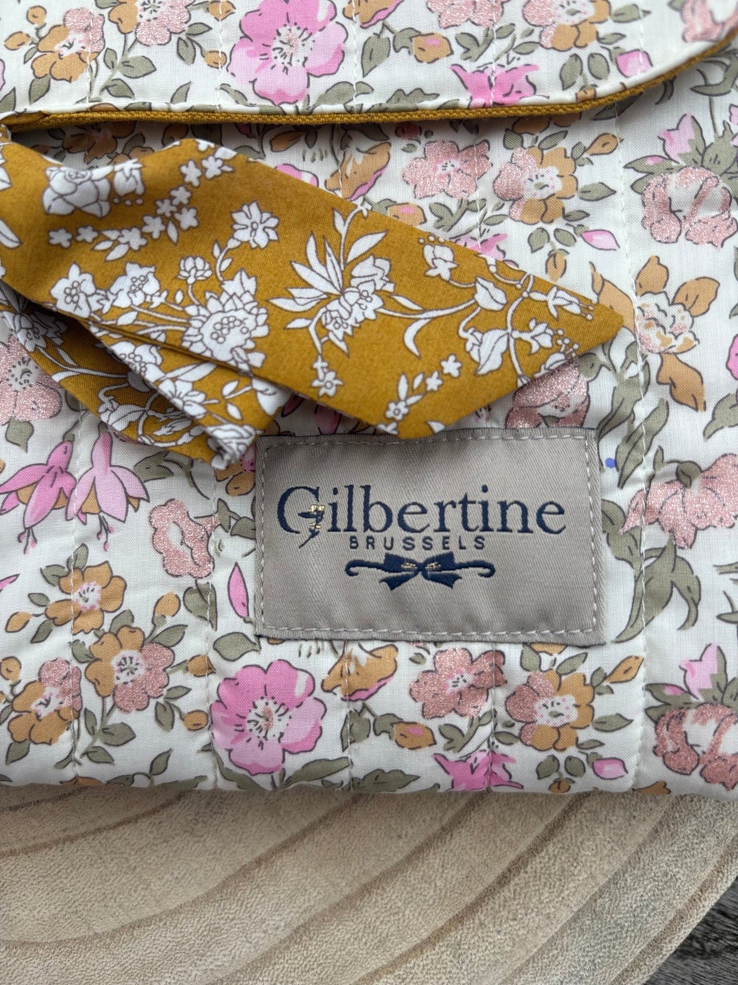 Pochette ruban Say it with flowers ( format roman) - Gilbertine BrusselsGilbertine Brussels