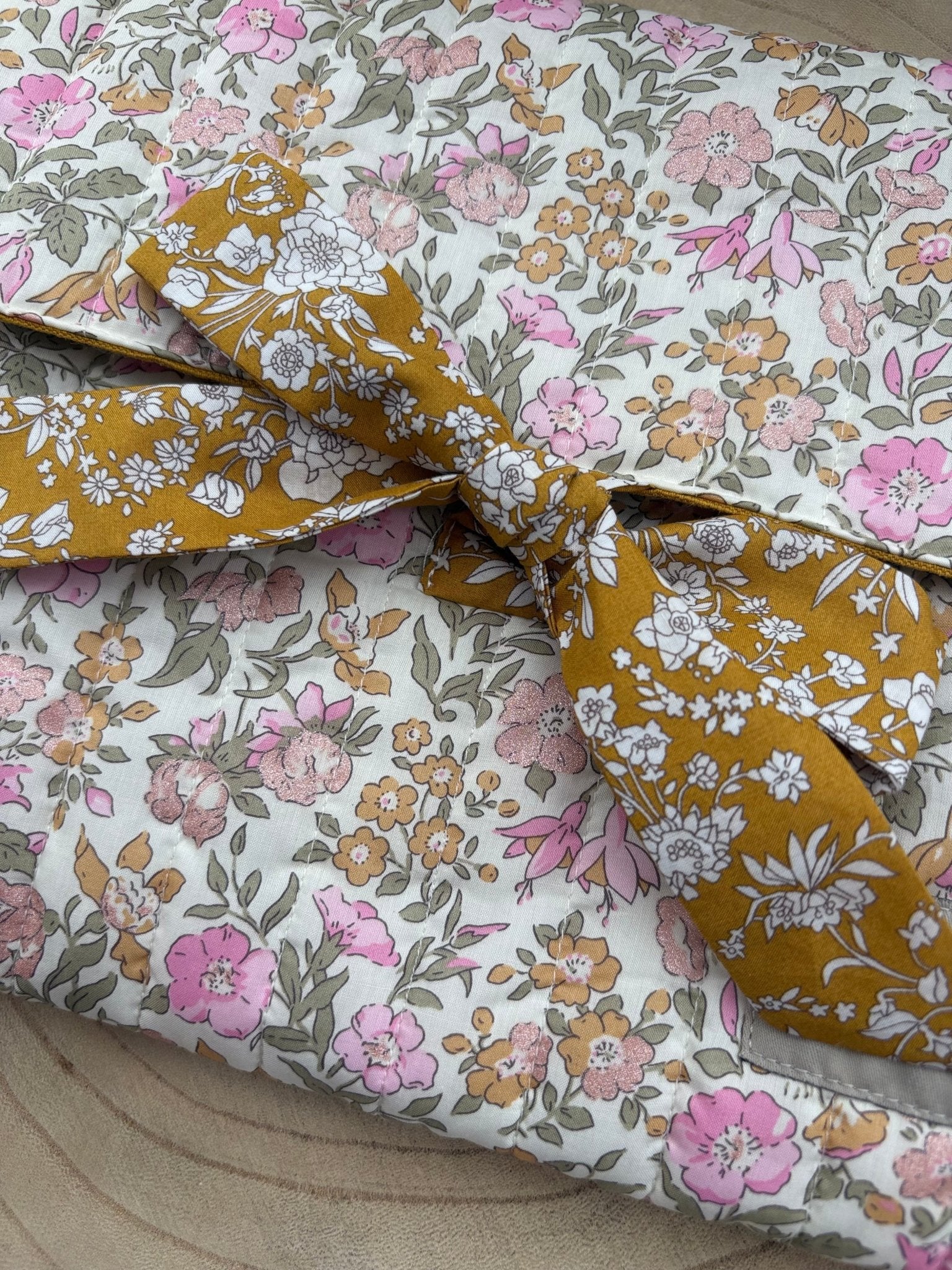 Pochette ruban Say it with flowers ( format roman) - Gilbertine BrusselsGilbertine Brussels