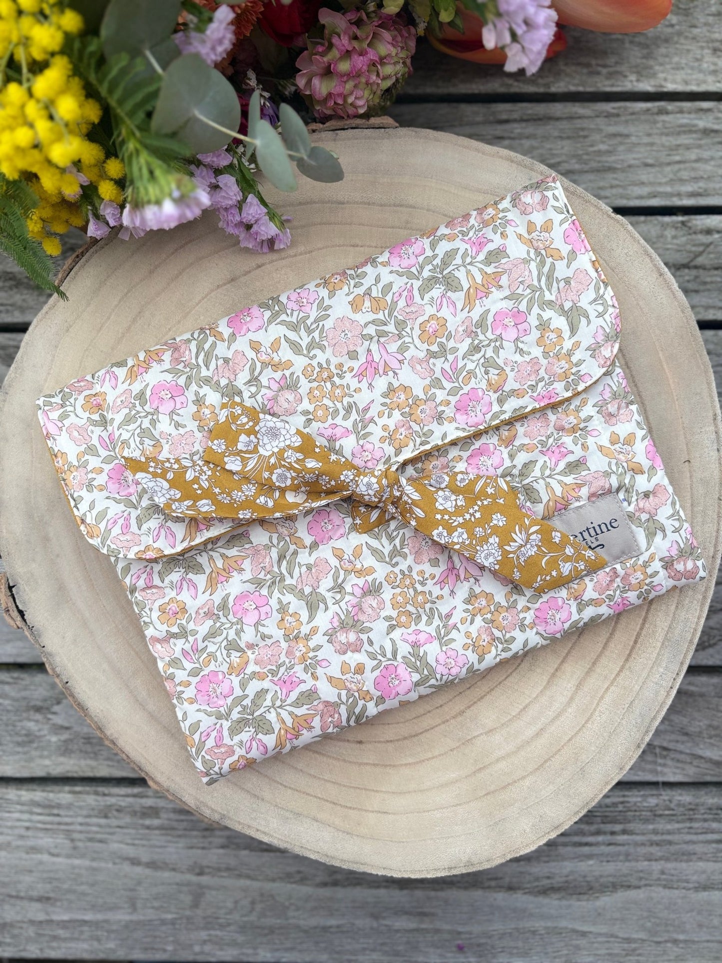 Pochette ruban Say it with flowers ( format roman) - Gilbertine BrusselsGilbertine Brussels