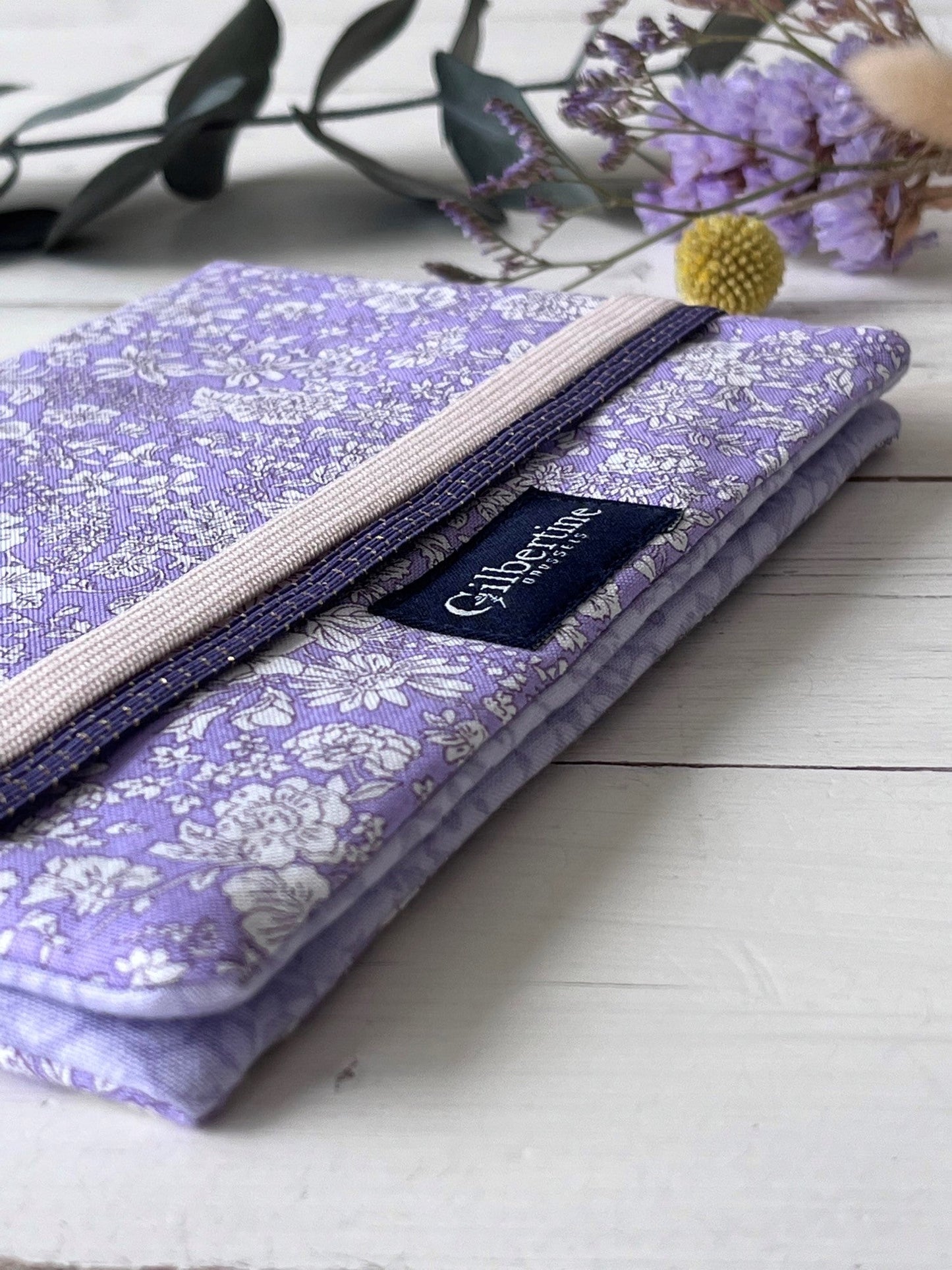 Couvre-livre de poche en tissu Liberty modèle Awesome Lilac