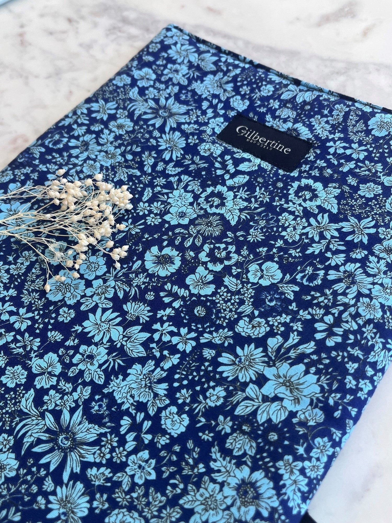 Pochette de protection livre en tissu Liberty - Melice - protege votre roman - Gilbertine Brussels