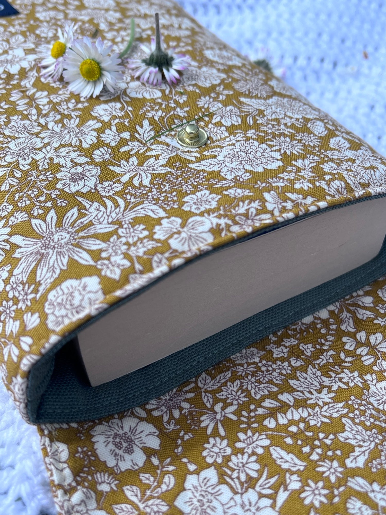 Pochette Livre de Poche X My golden friend - Gilbertine BrusselsGilbertine Brussels